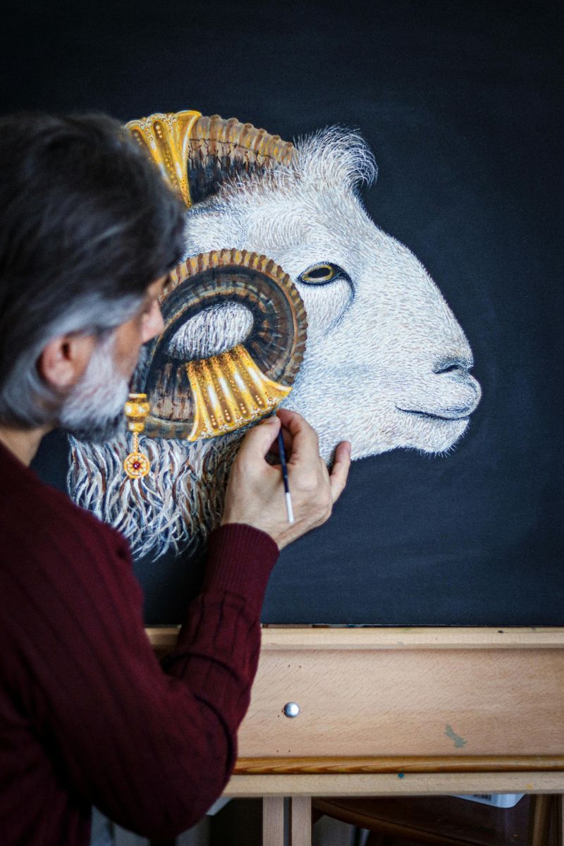 Charismatic  Leo Versus Detached Aquarius: Attention‑Craving Fire Meets Lone‑Wolf